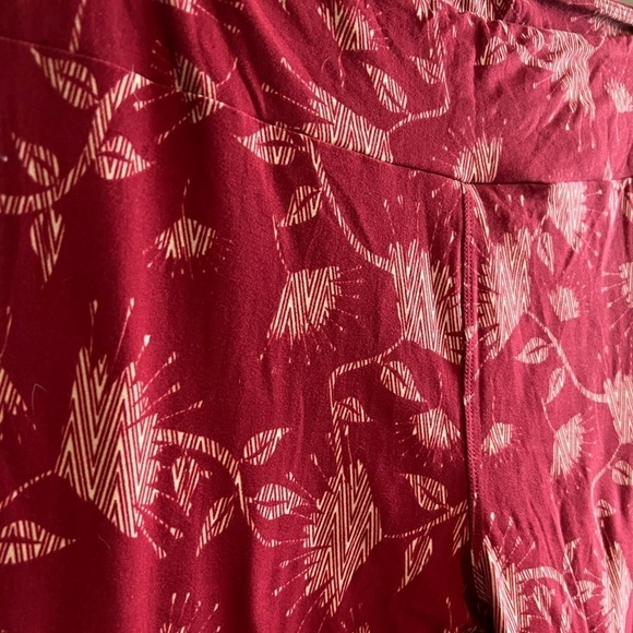 LuLaRoe Pants - B2.17 LULAROE TC Red Cream Leggings